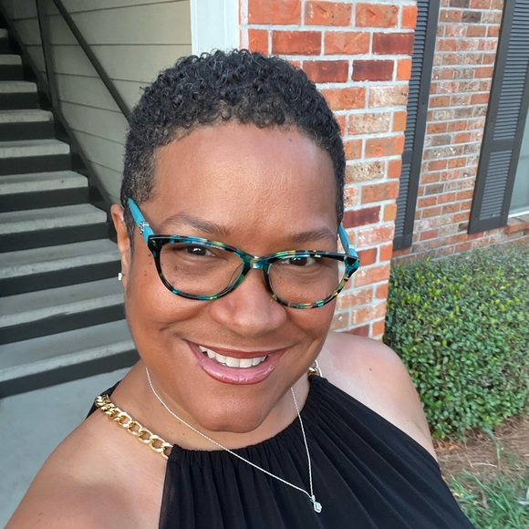 Meet your Posher, Kristen - Picture 2 of 3